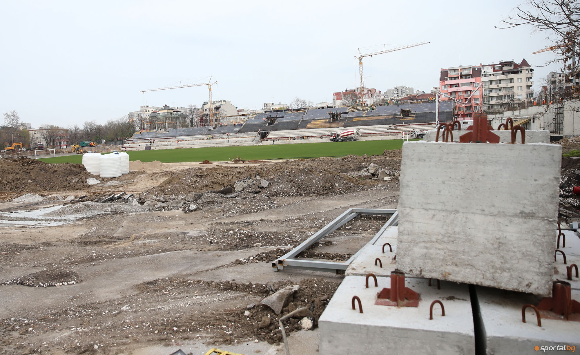 Ето как строят новото футболно бижу на Пловдив