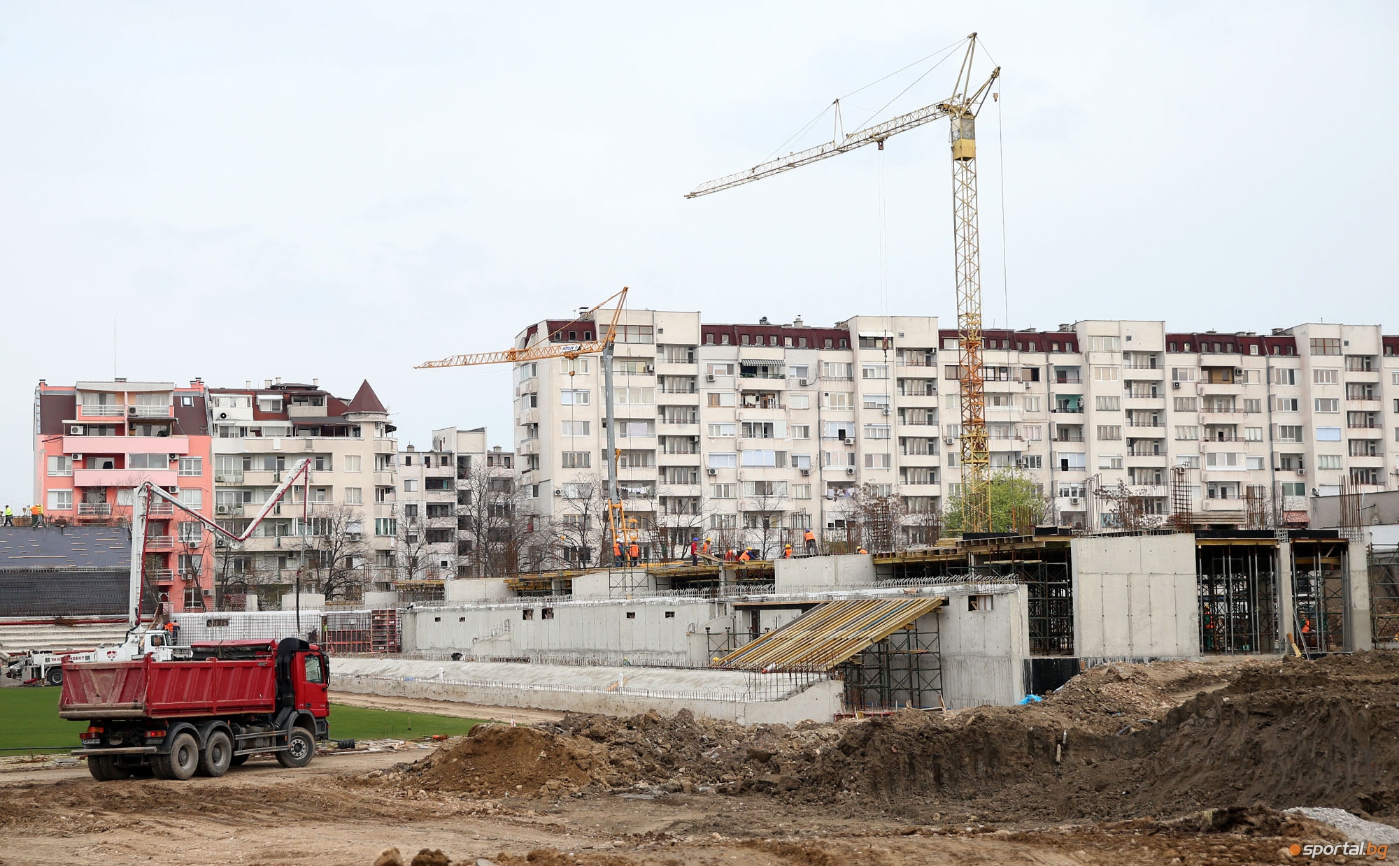 Ето как строят новото футболно бижу на Пловдив