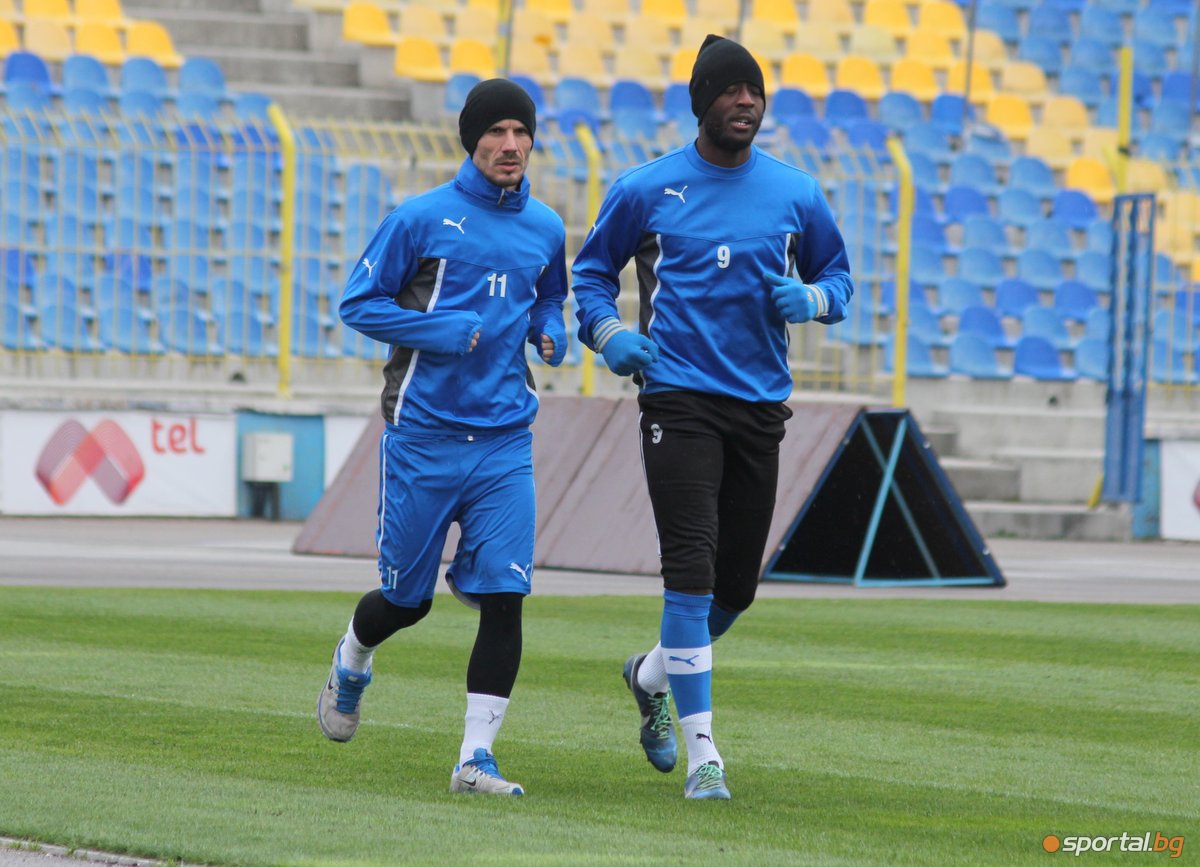 Левски тренира преди мача в Пловдив