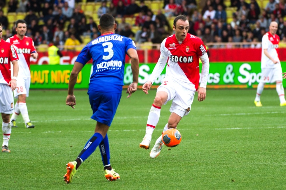Гениалност на Бербатов донесе победа на Монако в дербито