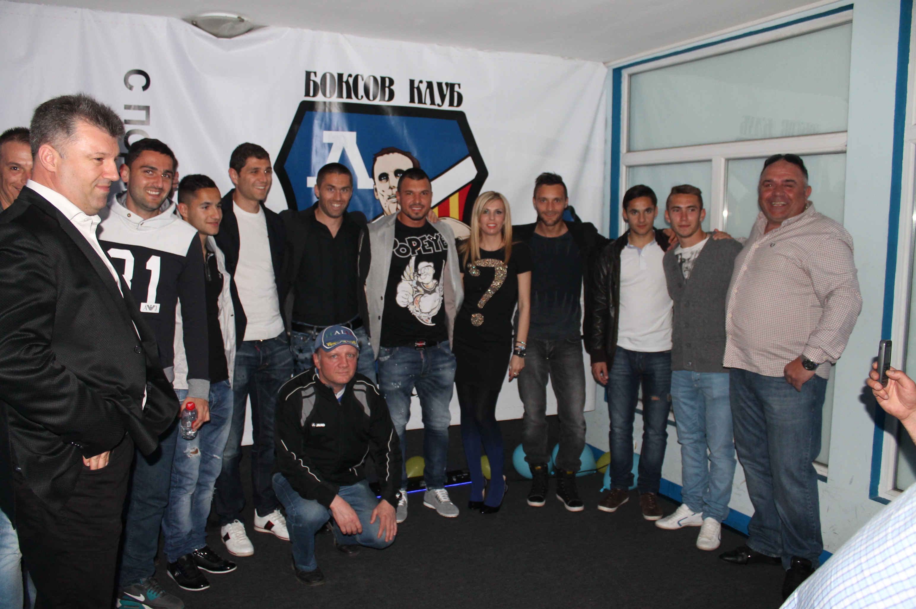 Футболистите на Левски уважиха втория рожден ден на Боксов клуб "Левски София Запад"