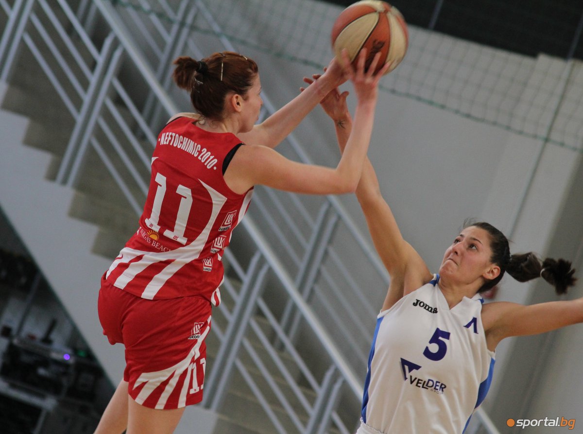 Левски обърна Нефтохимик и поведе в полуфиналите