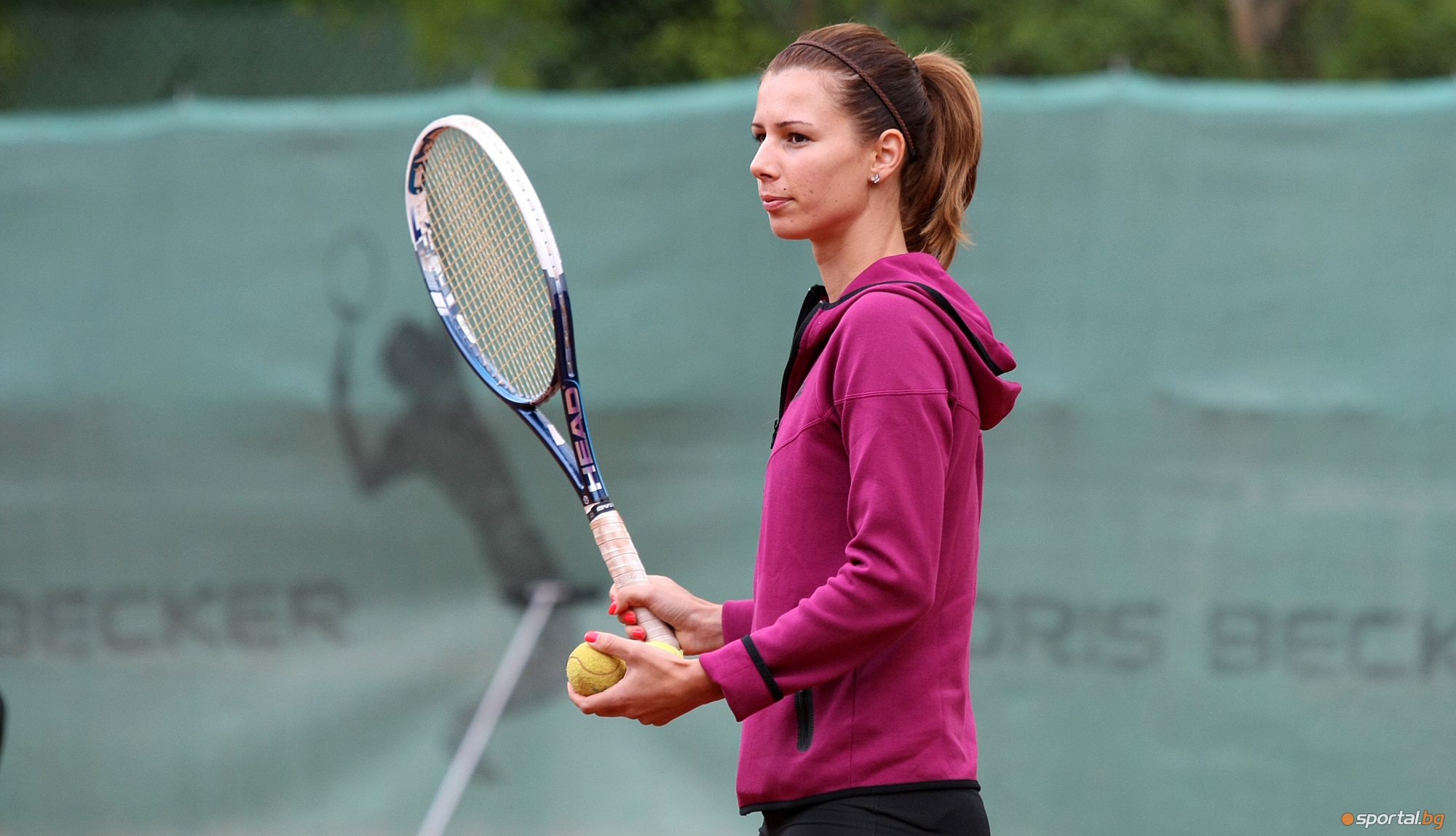Цветана Пиронкова даде открит урок за деца на червените кортове на "Софийски тенис клуб"