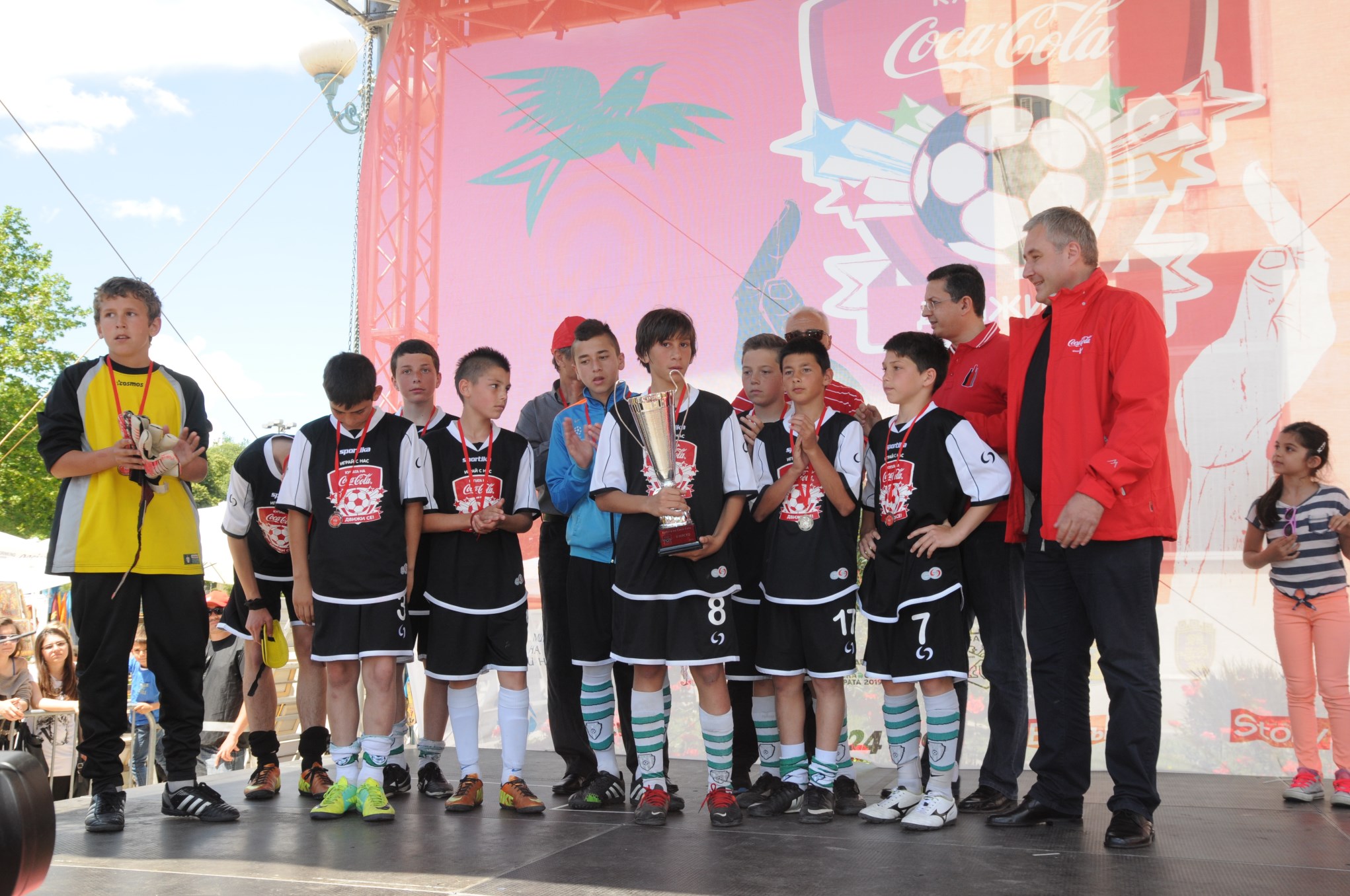 Отборът на ОУ „Константин Величков“ от Пловдив отново е шампион в „Купата на Coca-Cola: Играй с нас!“