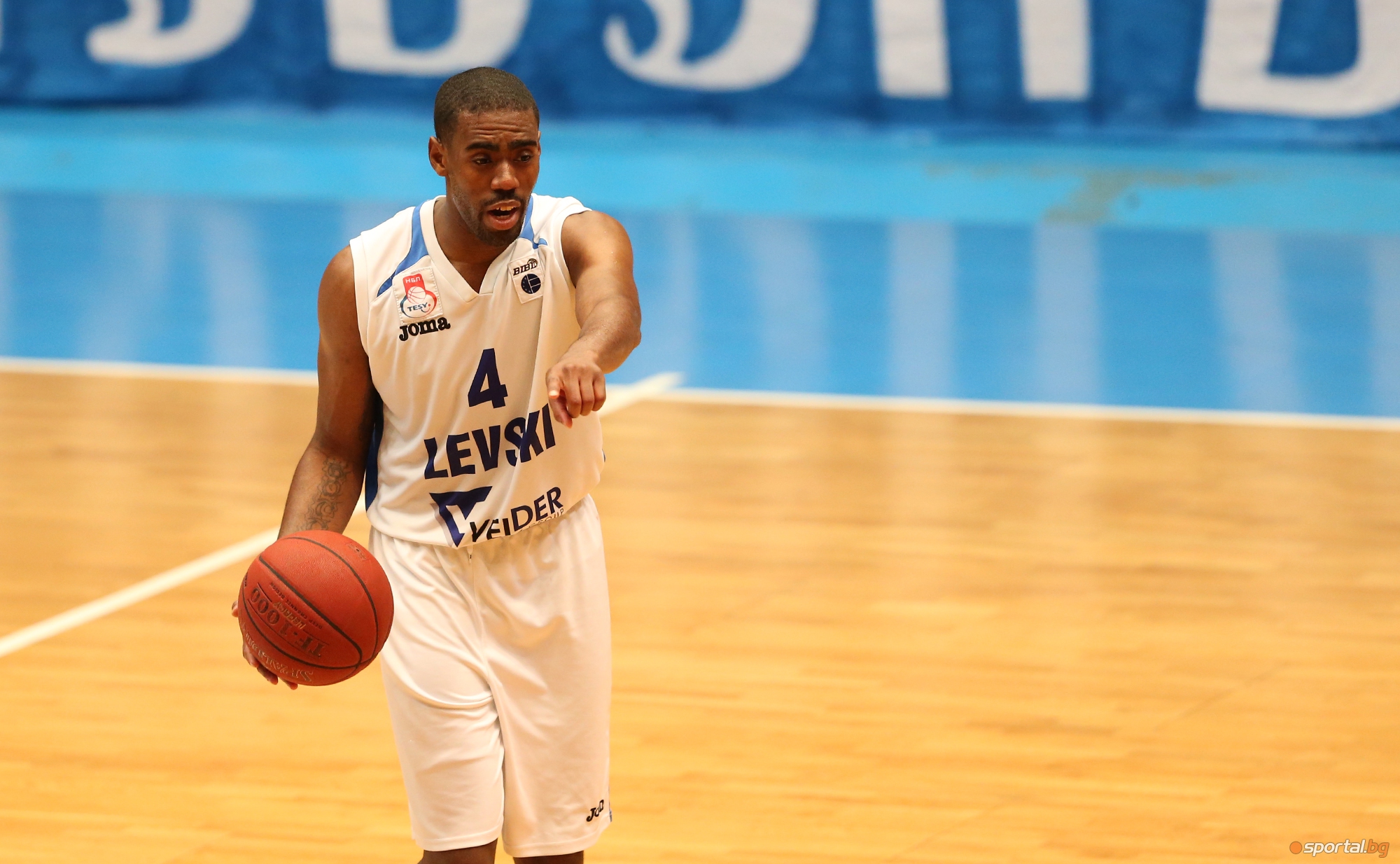 Лукойл охлади "синия" ентусиазъм и е на победа от титлата