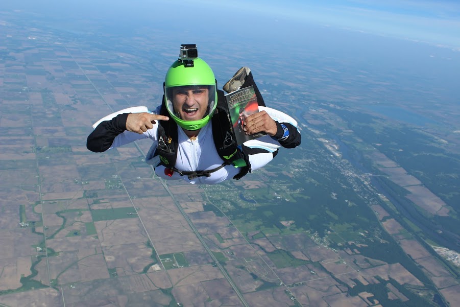 Българин полетя с книгата на Далаклиев над Америка