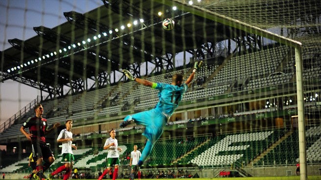 България загуби с 0:3 от Германия на старта на Евро 2014 за юноши