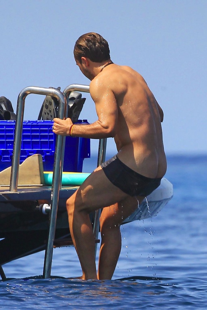 Марио Гьотце по голо дупе на яхта