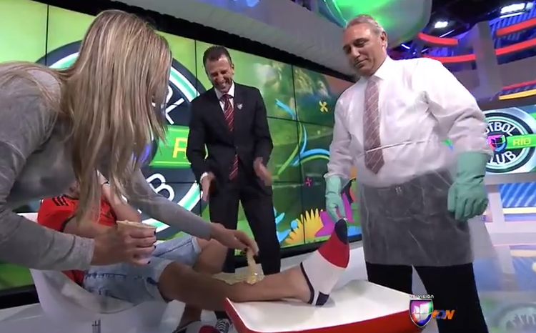 Камата прави коламаска на мексикански журналист в ефир