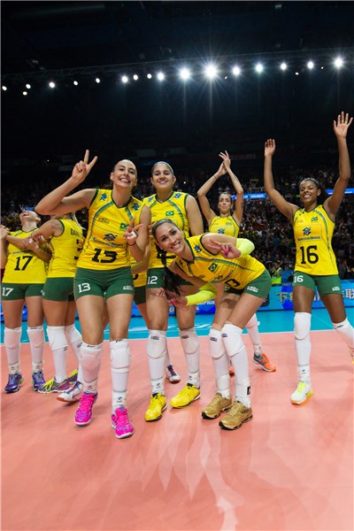 Бразилия на крачка от полуфиналите след разгромно 3:0 над Китай