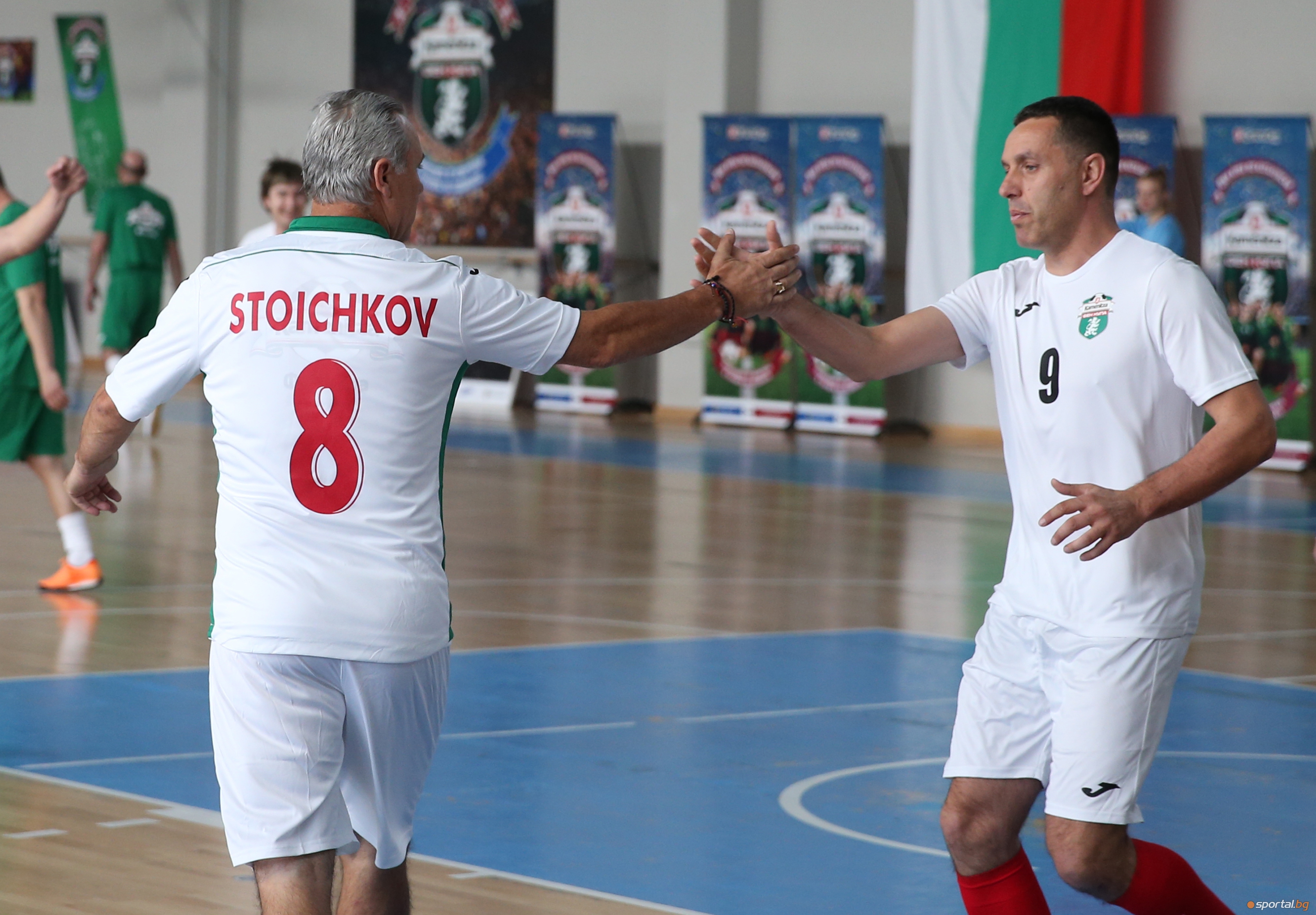 Стоичков и Лечков играха демонстративен мач с "Арена Армеец II"
