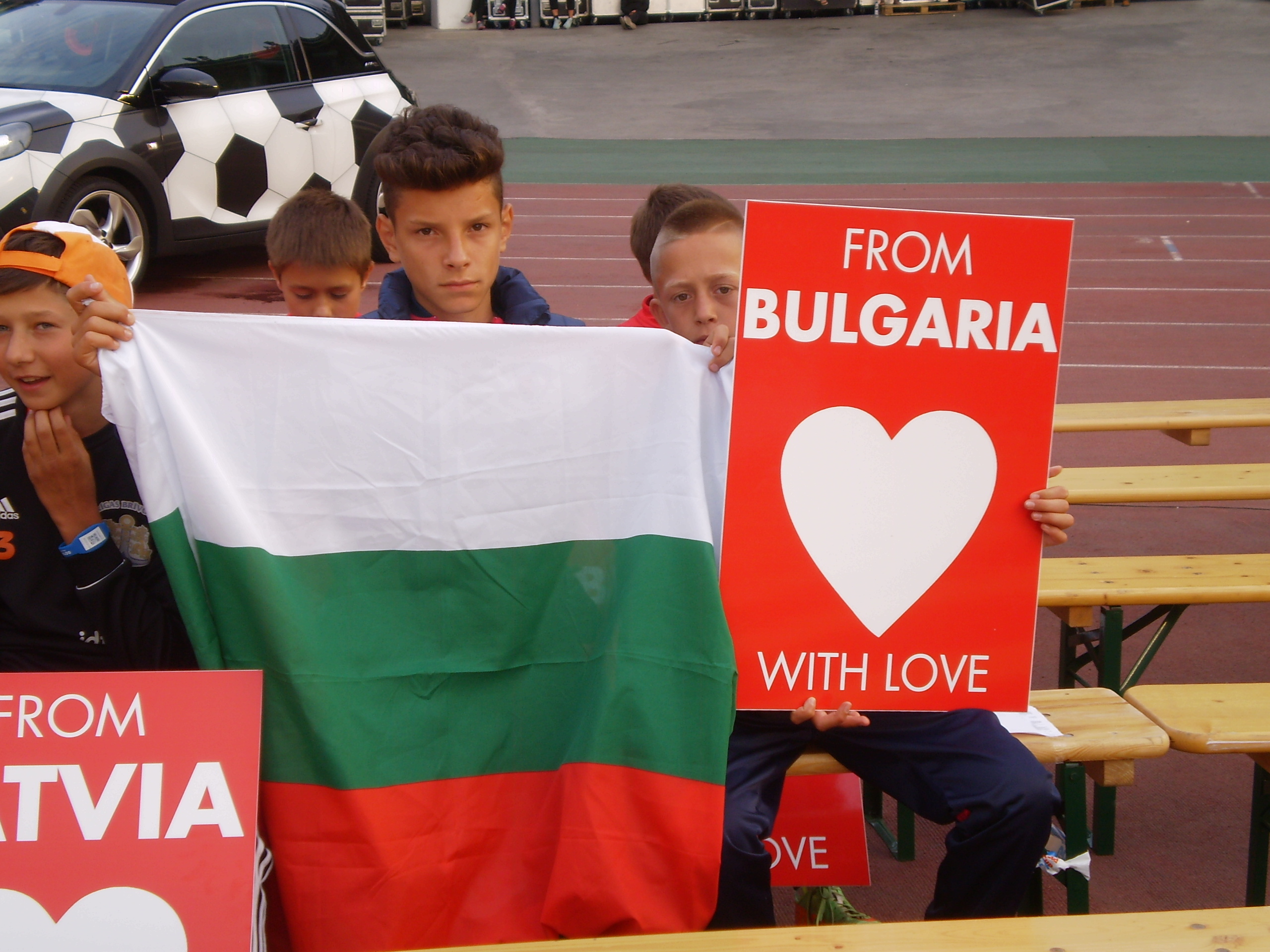 България поведе парада на нациите на Готя Къп