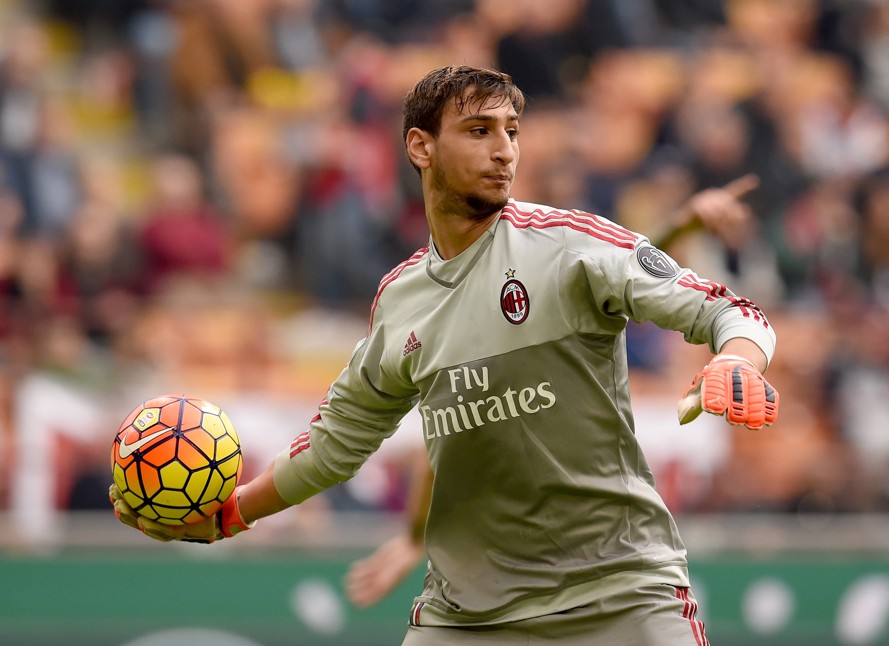 16-годишен вратар дебютира за Милан при победата с 2:1 над Сасуоло