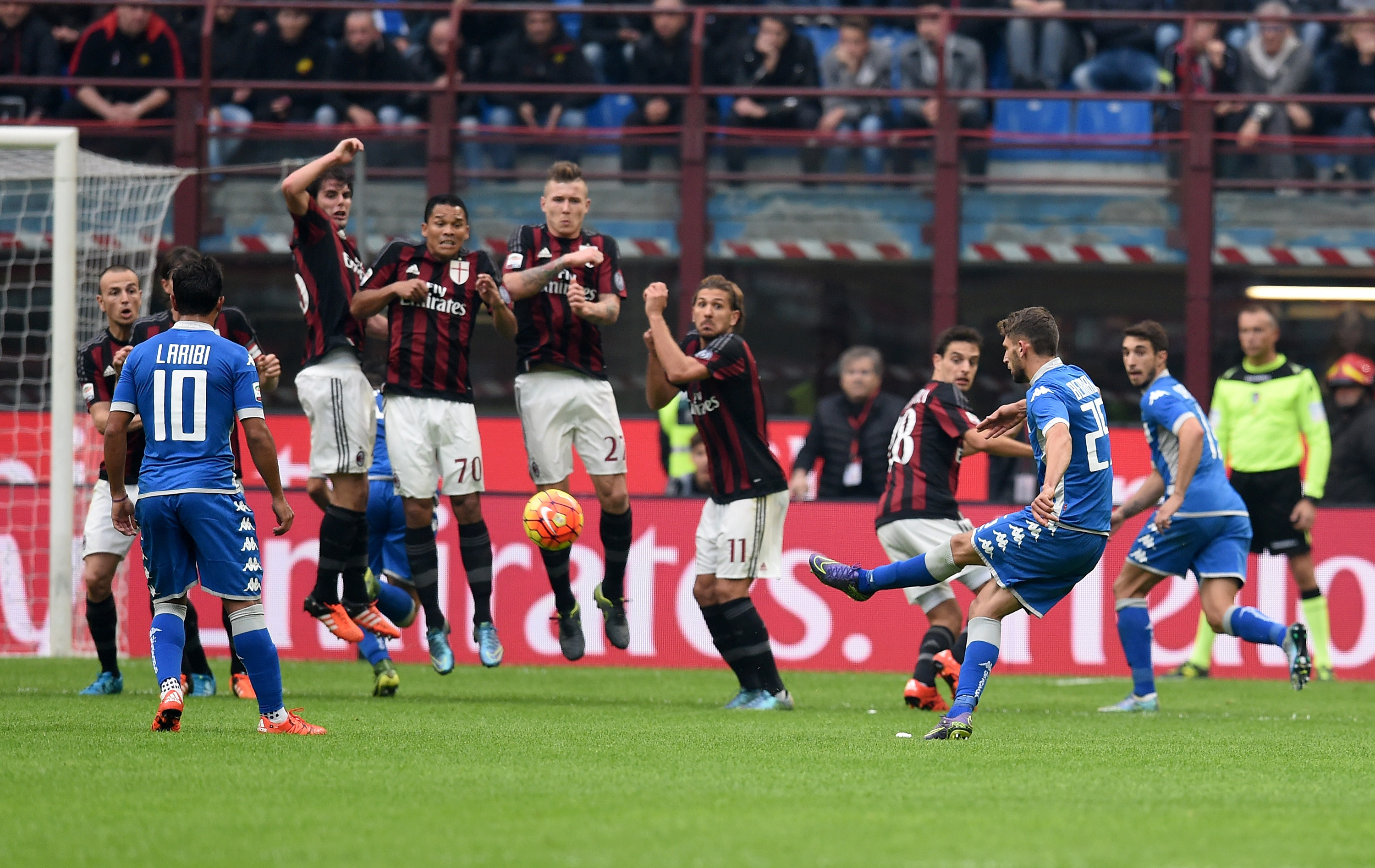 16-годишен вратар дебютира за Милан при победата с 2:1 над Сасуоло
