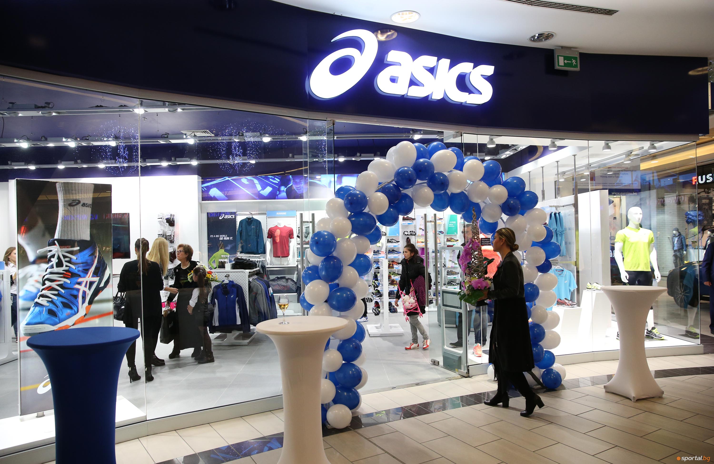 Любо Ганев и Мира Стоянова откриха първият представителен магазин на Asics в България