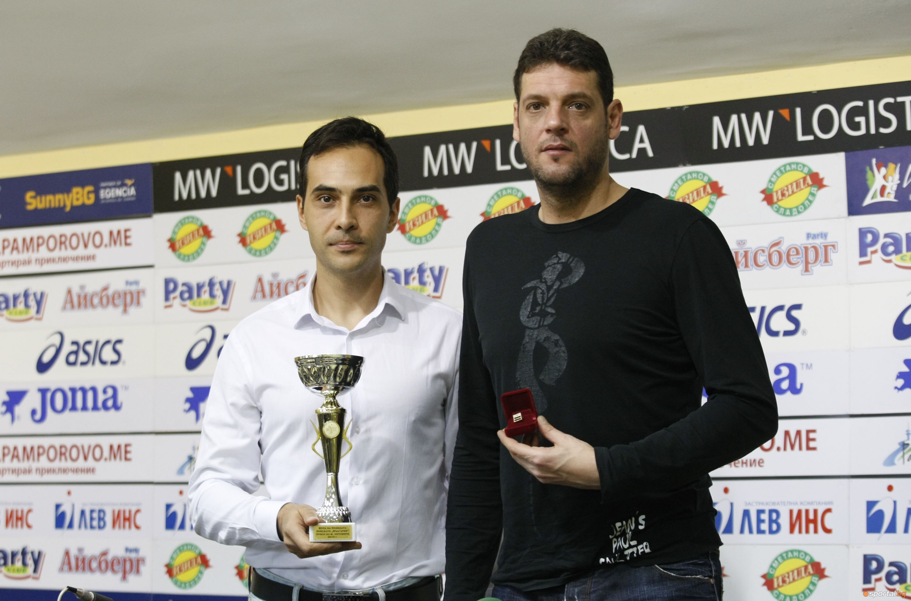 Пламен Константинов и волейболните национали с награда за треньор и отбор на месец октомври