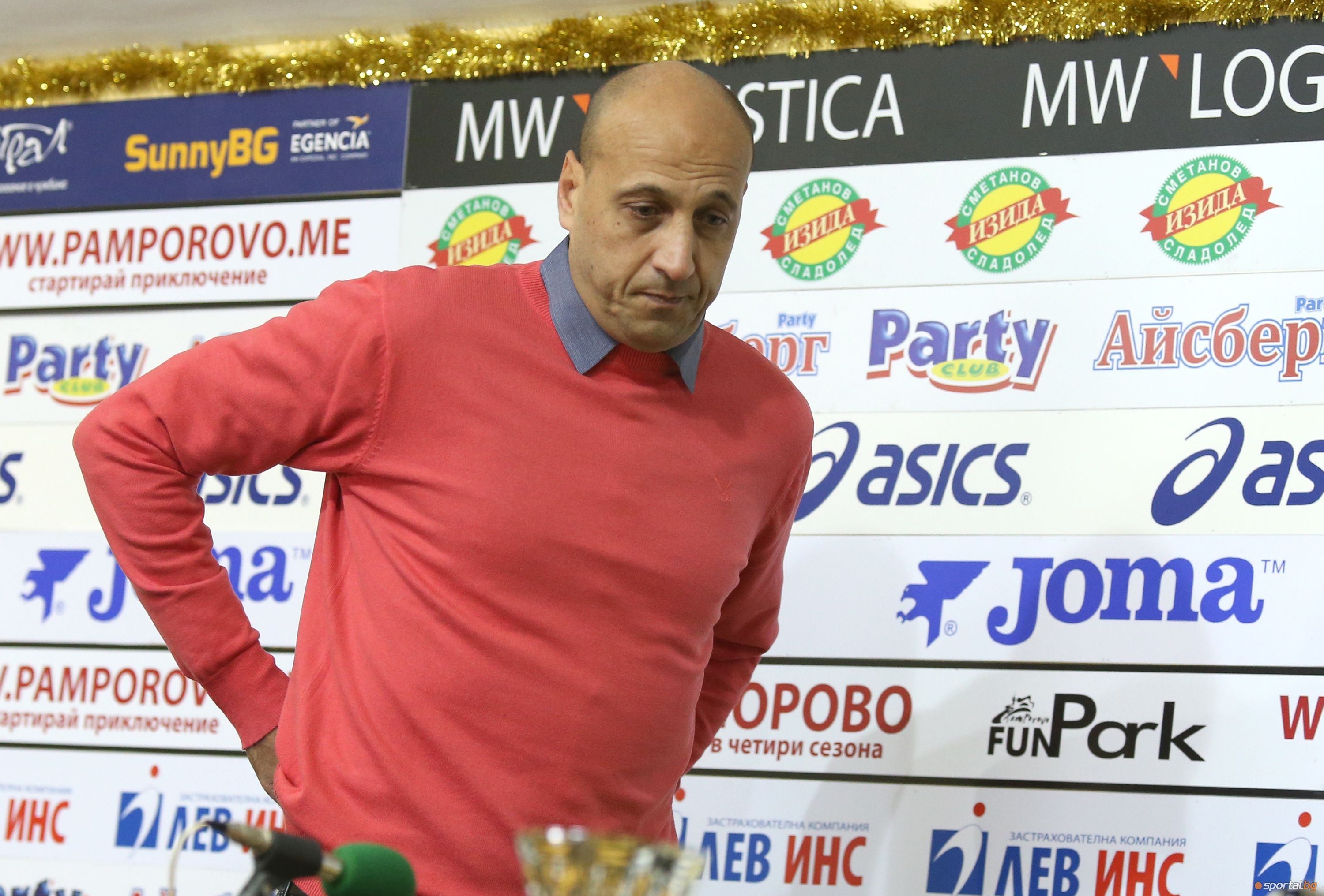 Лукойл Академик с награди за отбор и треньор за месец декември