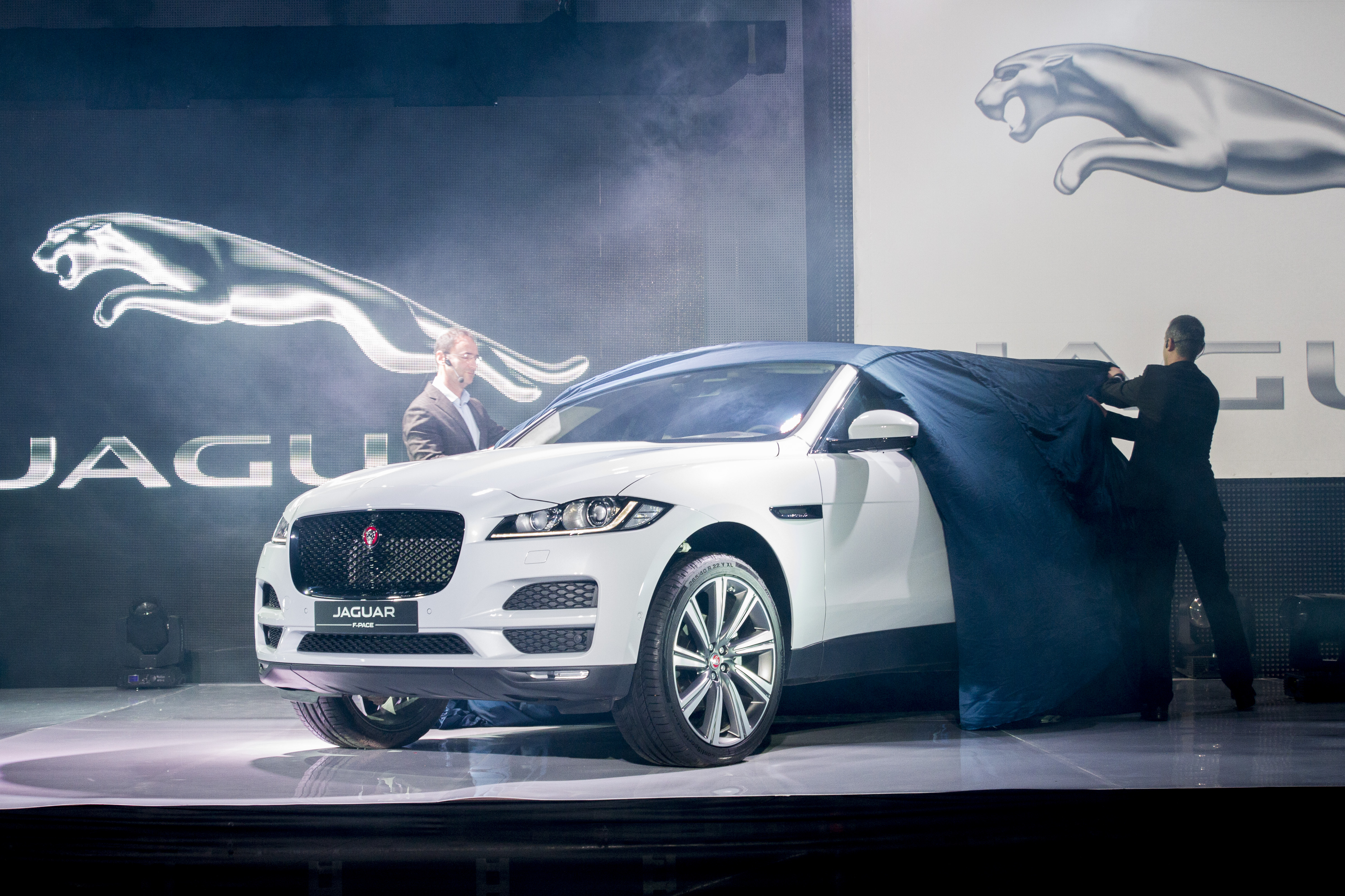 Jaguar F-PACE се представи предпремиерно в България