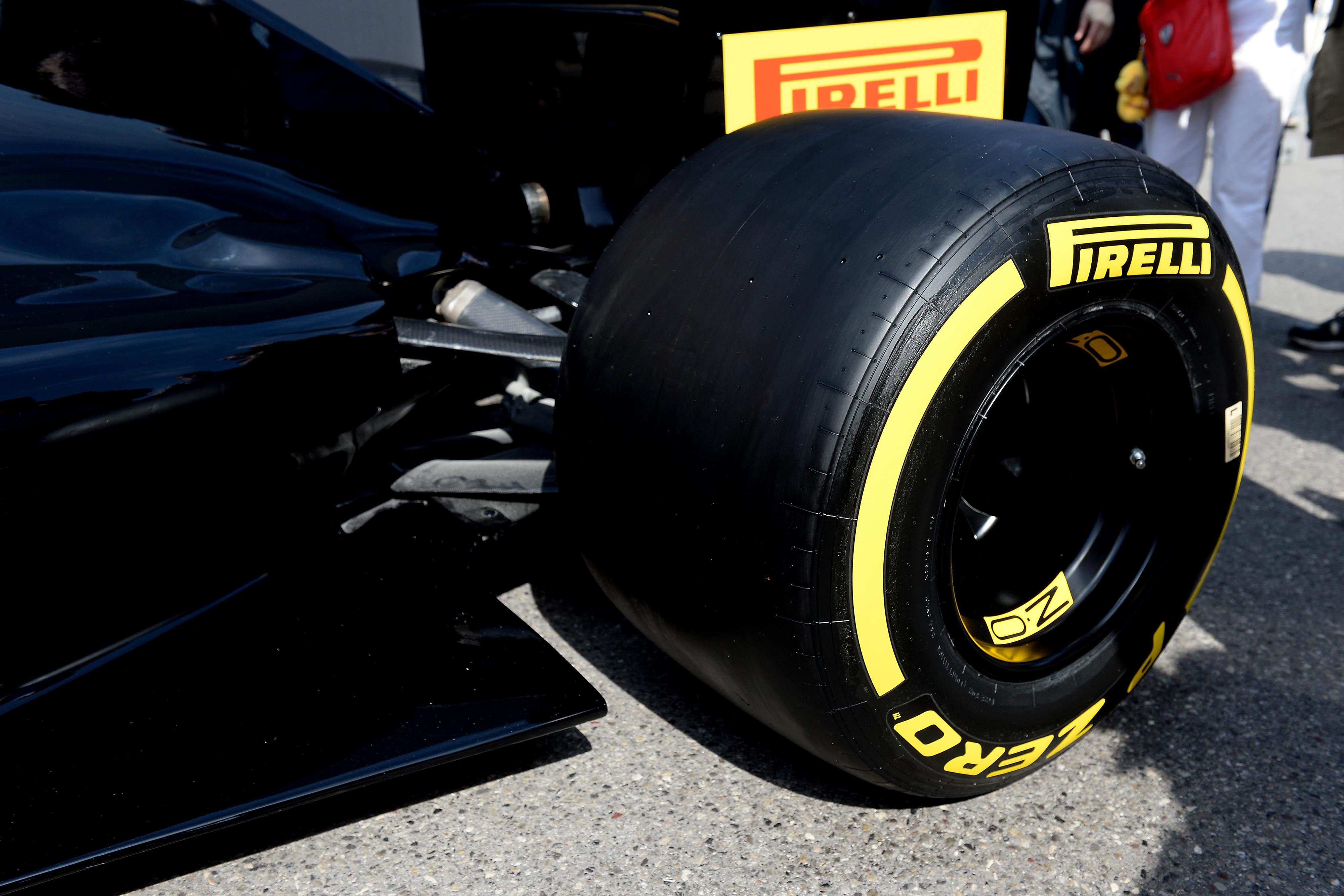 Пирели представиха гумите за сезон 2017 във Ф1