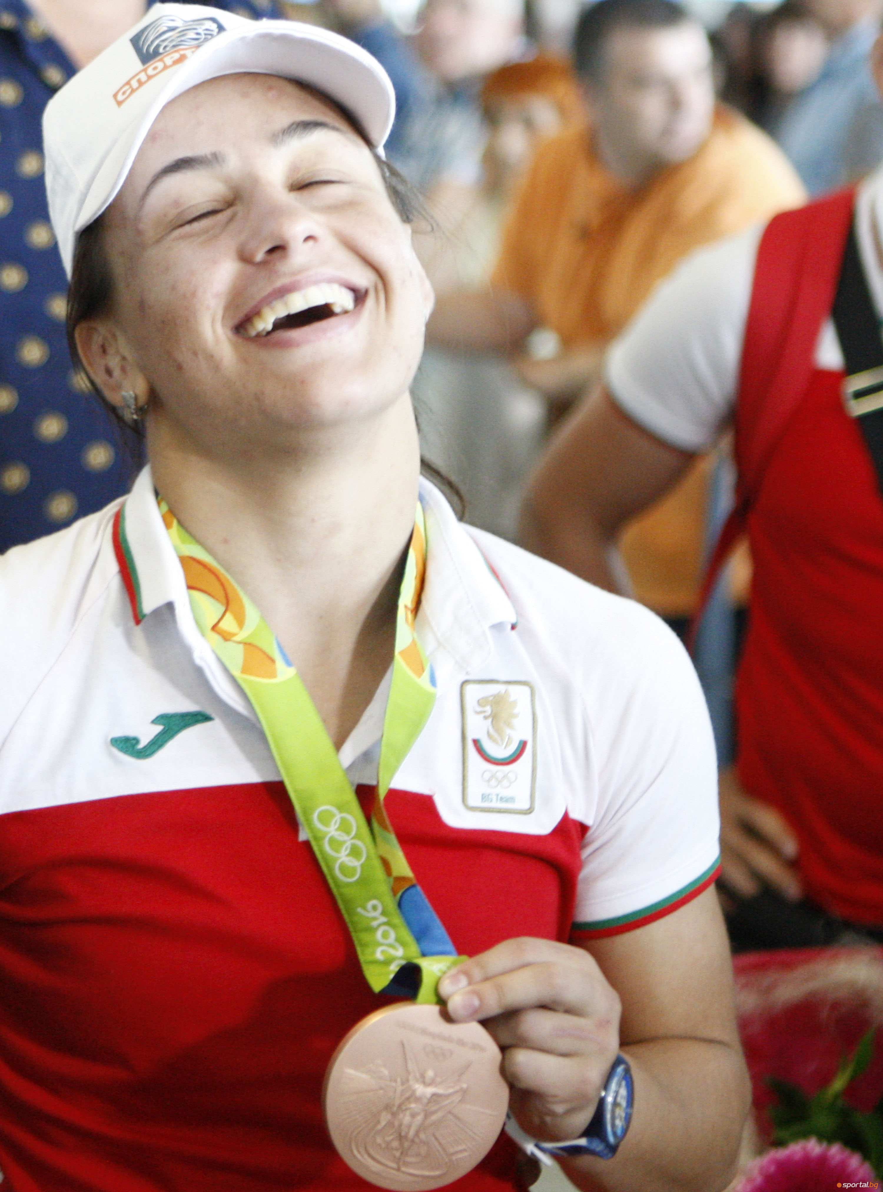Бронзовата медалистка Елица Янкова кацна в София