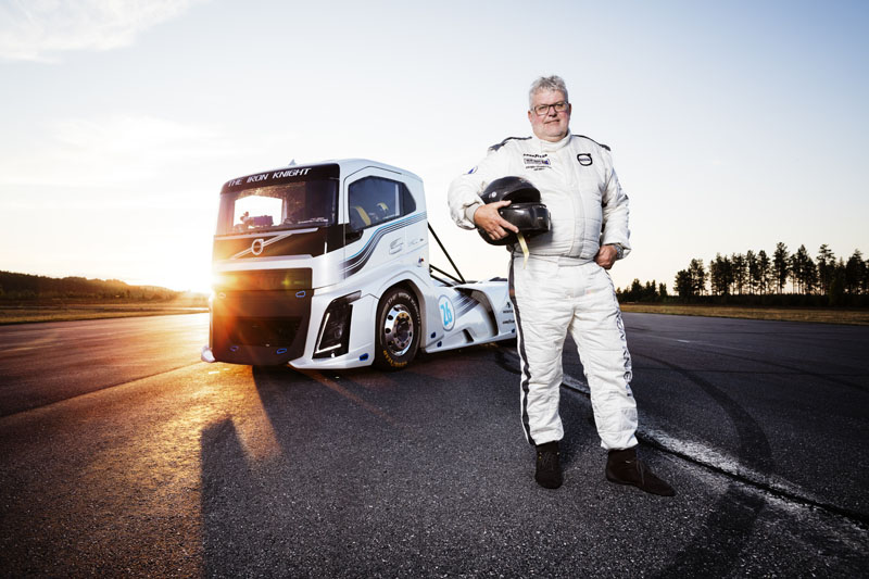 С два нови рекорда The Iron Knight е най-бързият камион в света