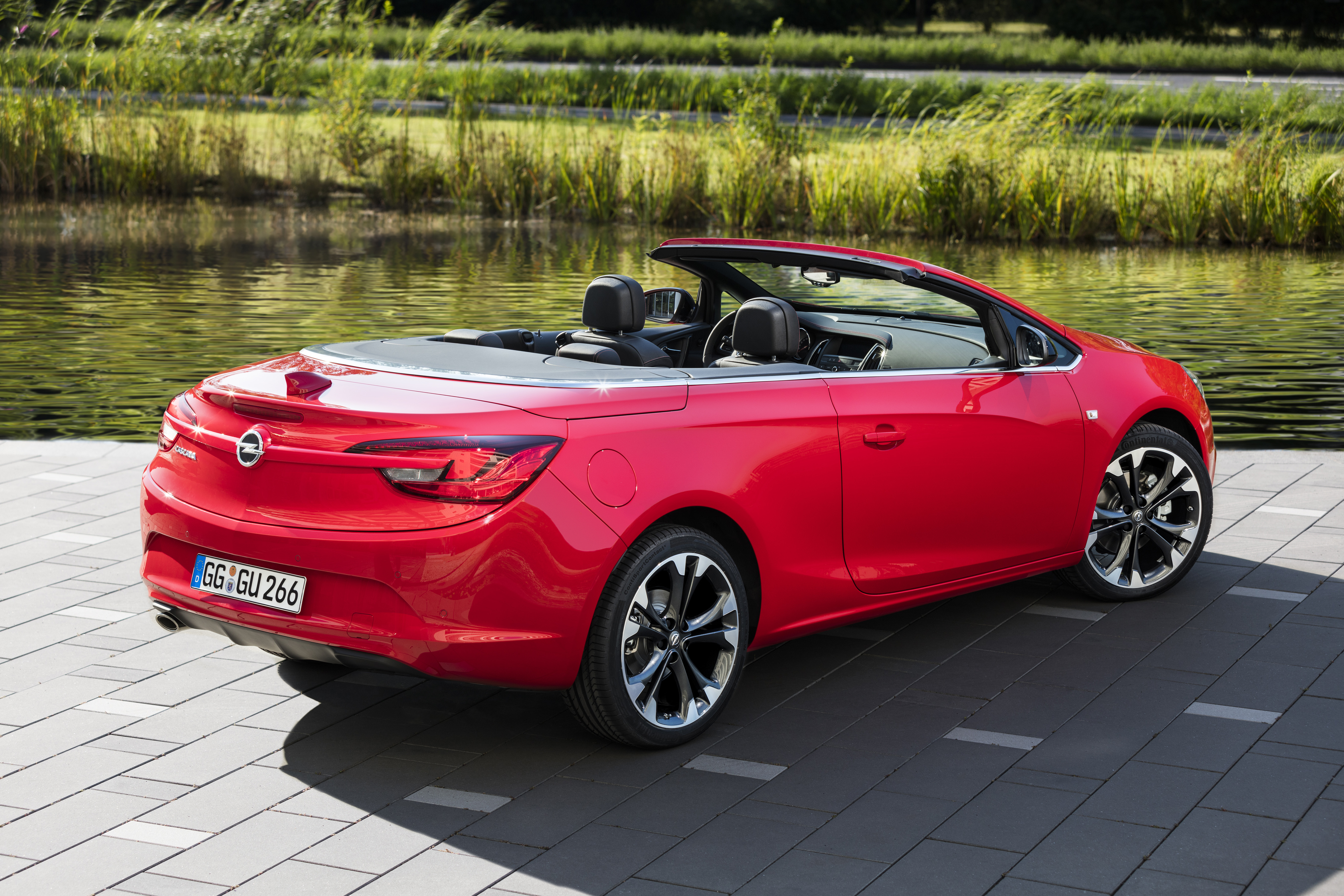 Opel Cascada Supreme – кабриолет за всички сезони с изключителна елегантност