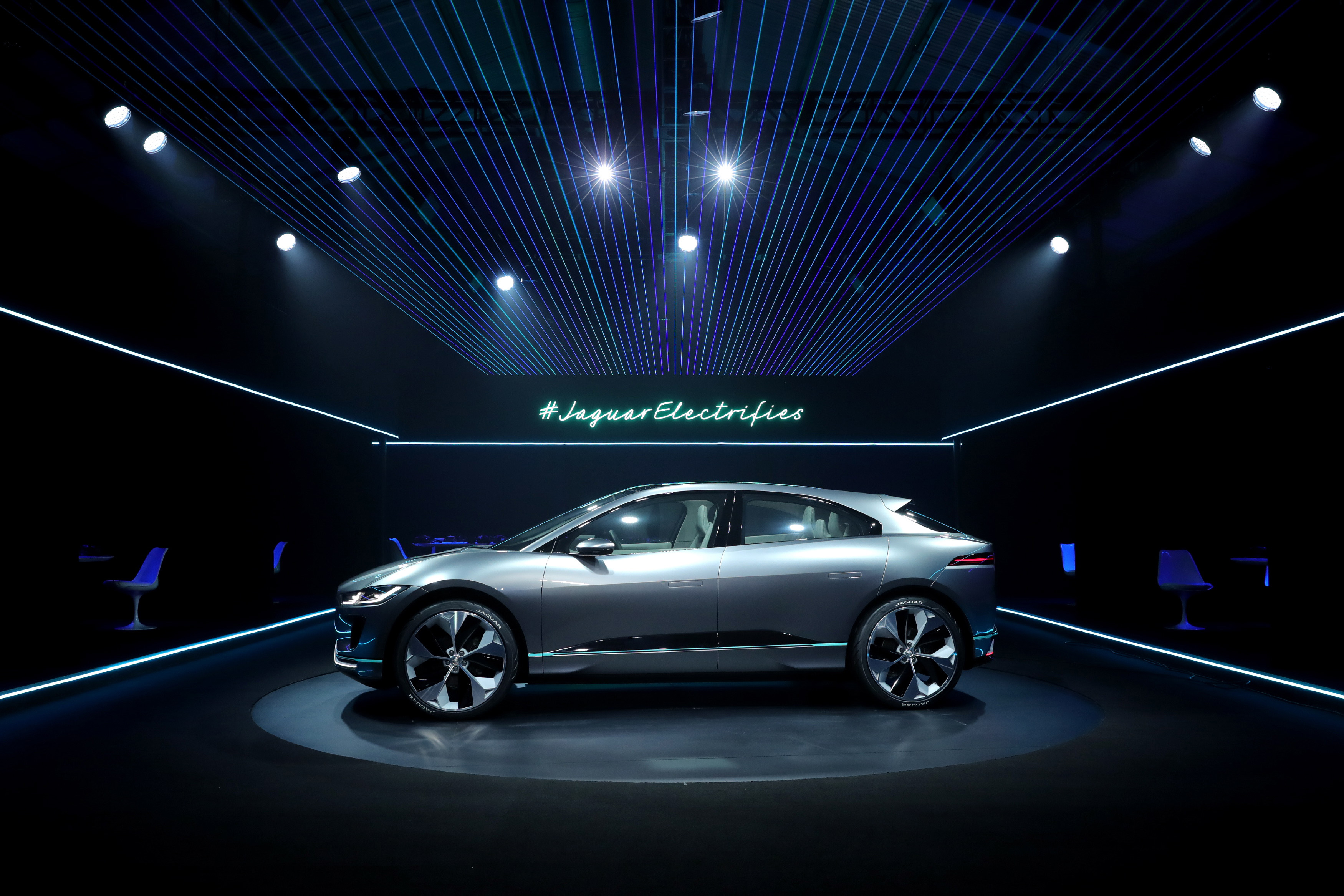Jaguar представя концептуалния електрически SUV I-PACE