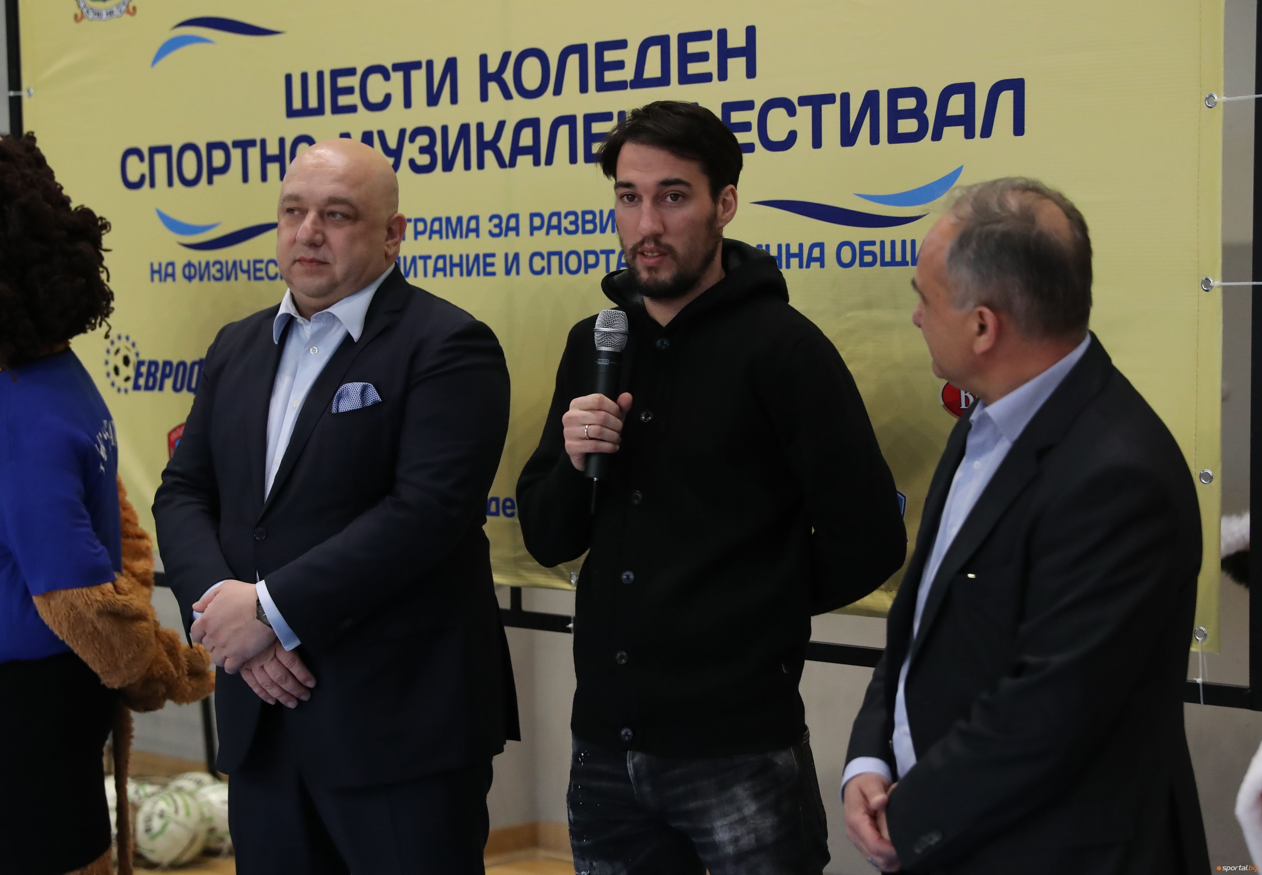 Ивелин Попов бе гост на откриването на деткси коледен спортно-музикален фестивал