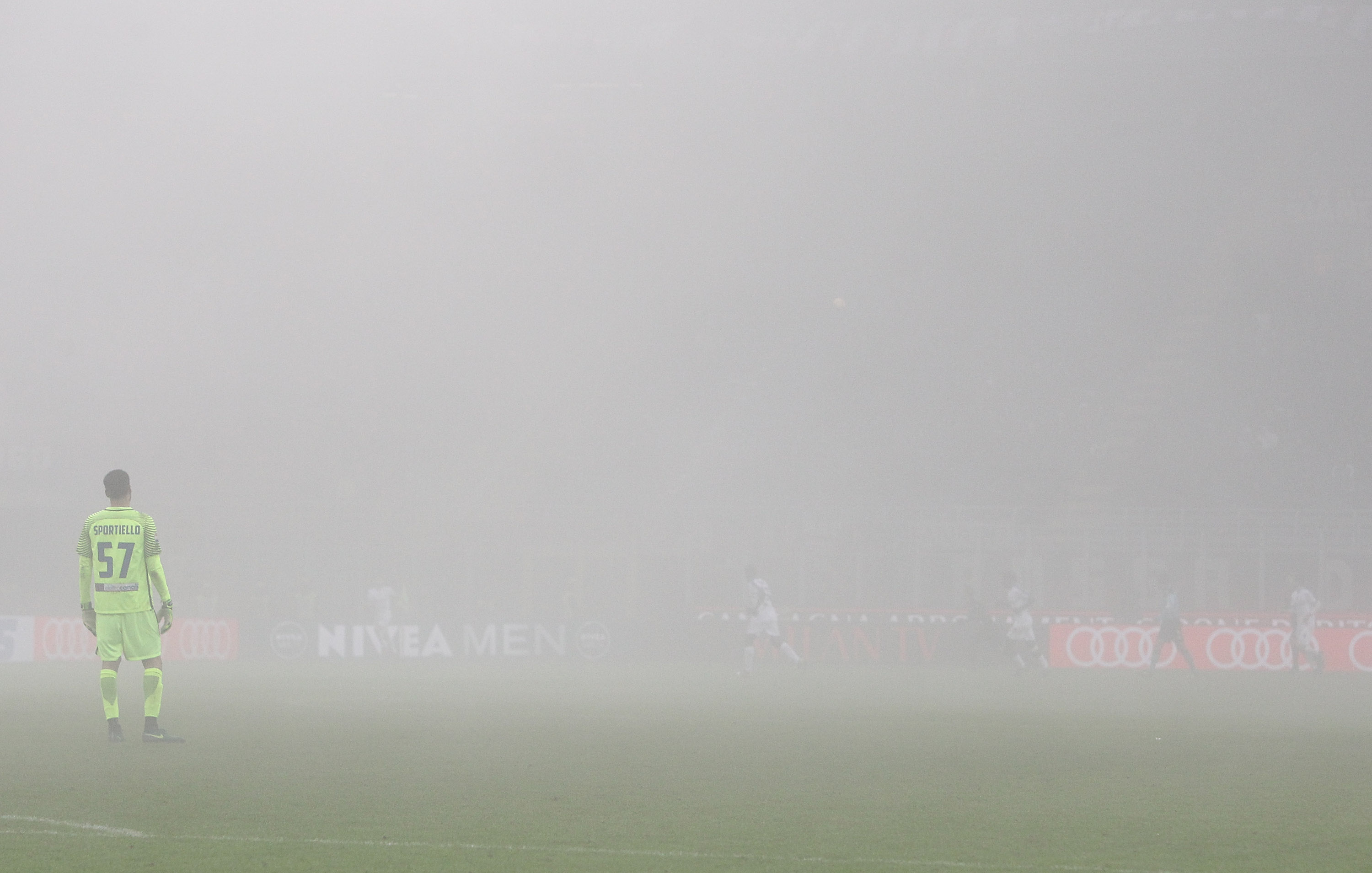 Милан се изгуби в мъглата