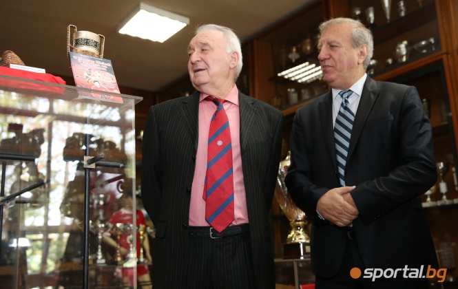  Златната обувка на Петър Жеков се завърна вкъщи 