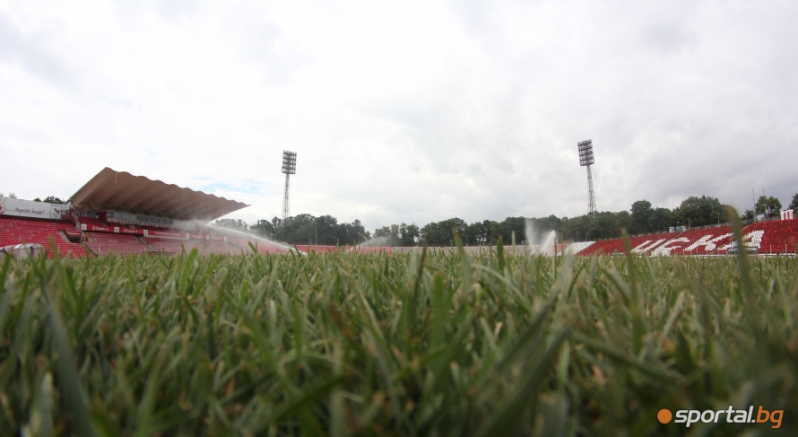  Новата тревна настилка на 