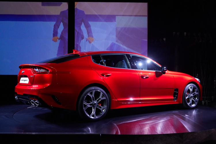  Kia Stinger 