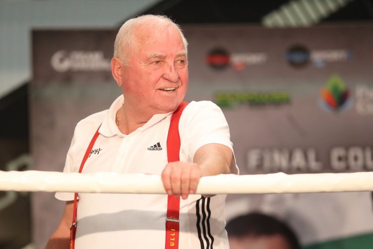  Кубрат Пулев изненада Ули Вегнер с торта на формалната подготовка 