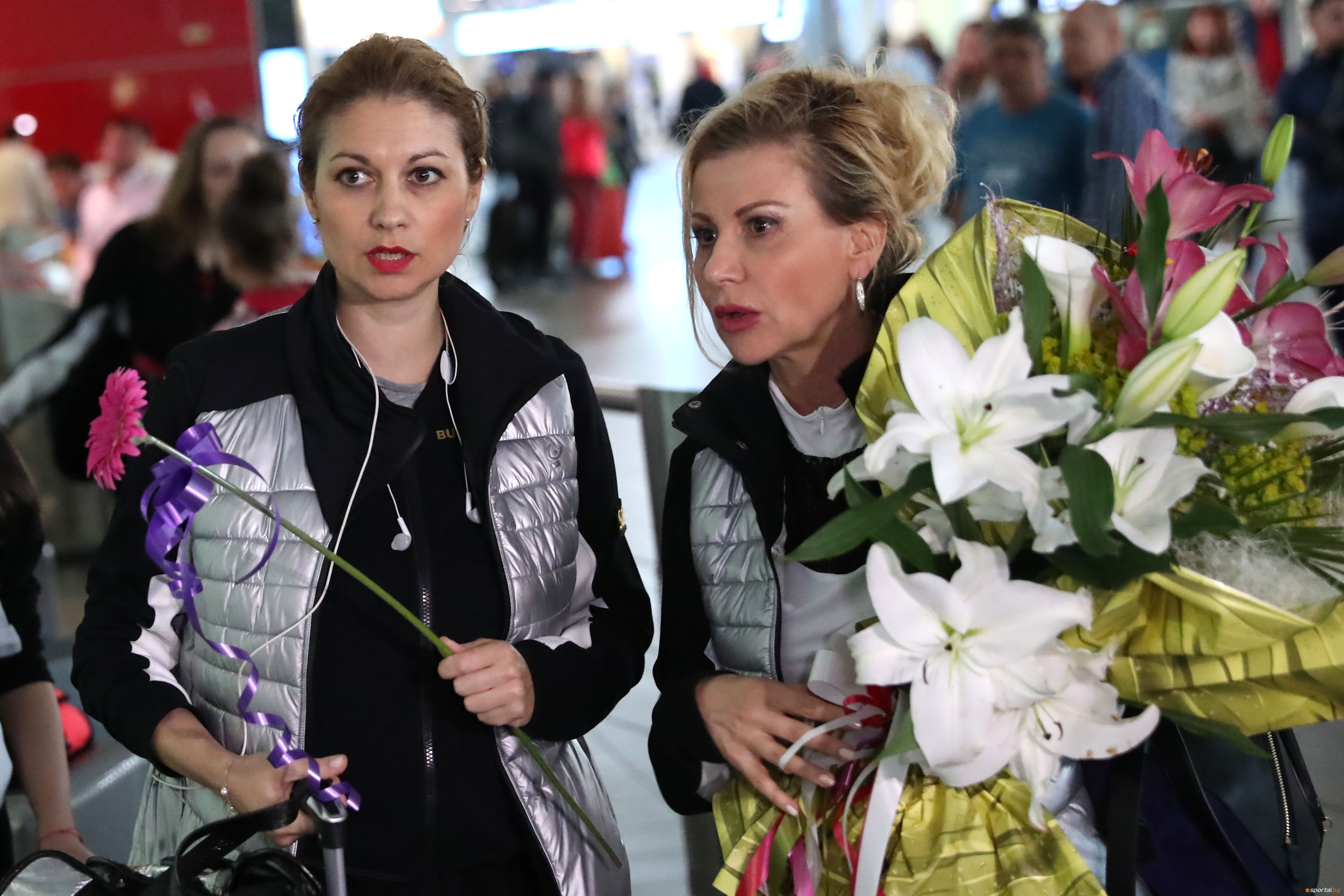 Катрин Тасева, Невяна Владинова и ансамбалът при девойките се прибраха от Будапеща