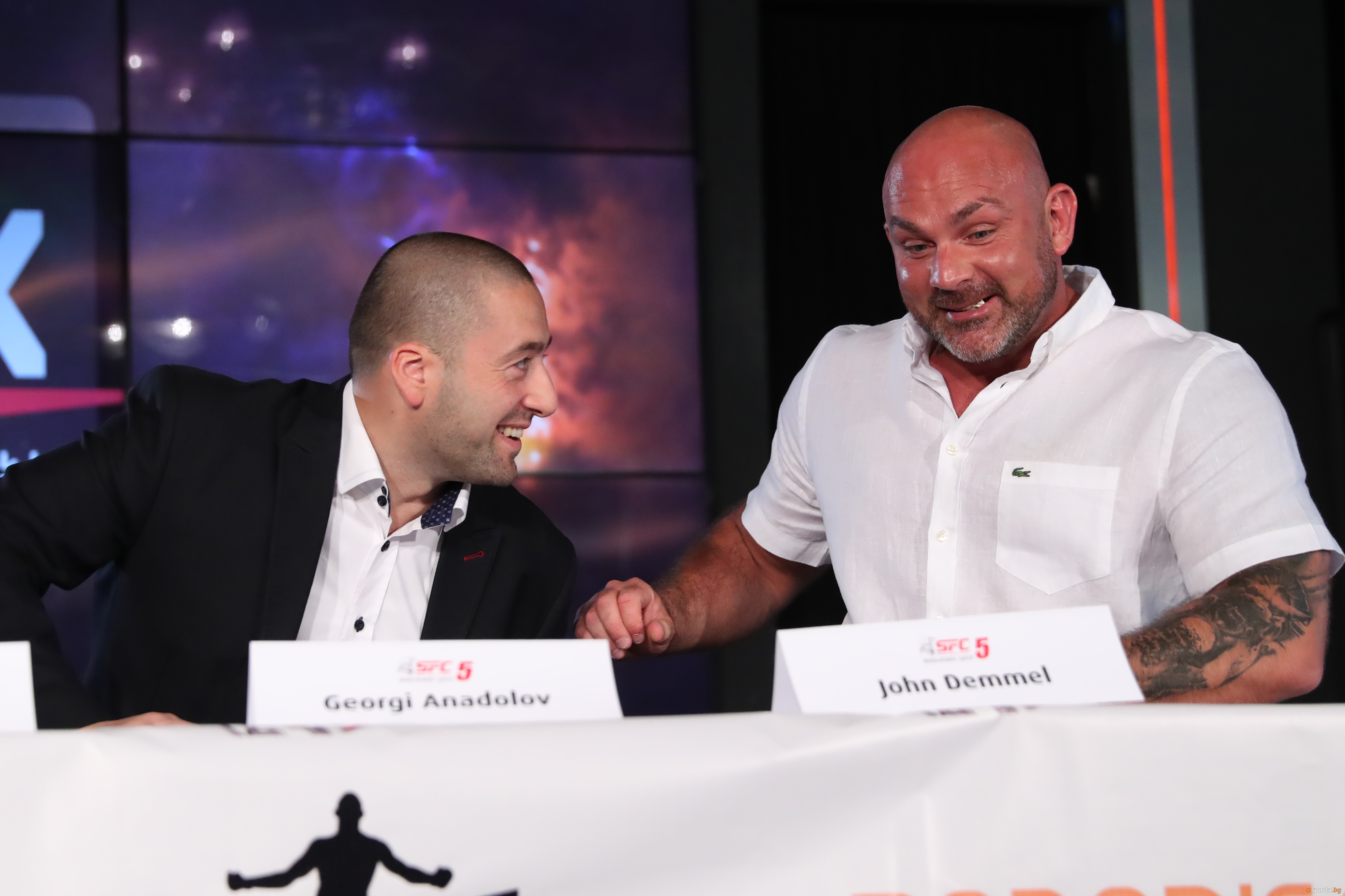 Пресконференция преди SFC 5 на площад "Александър Батенберг"