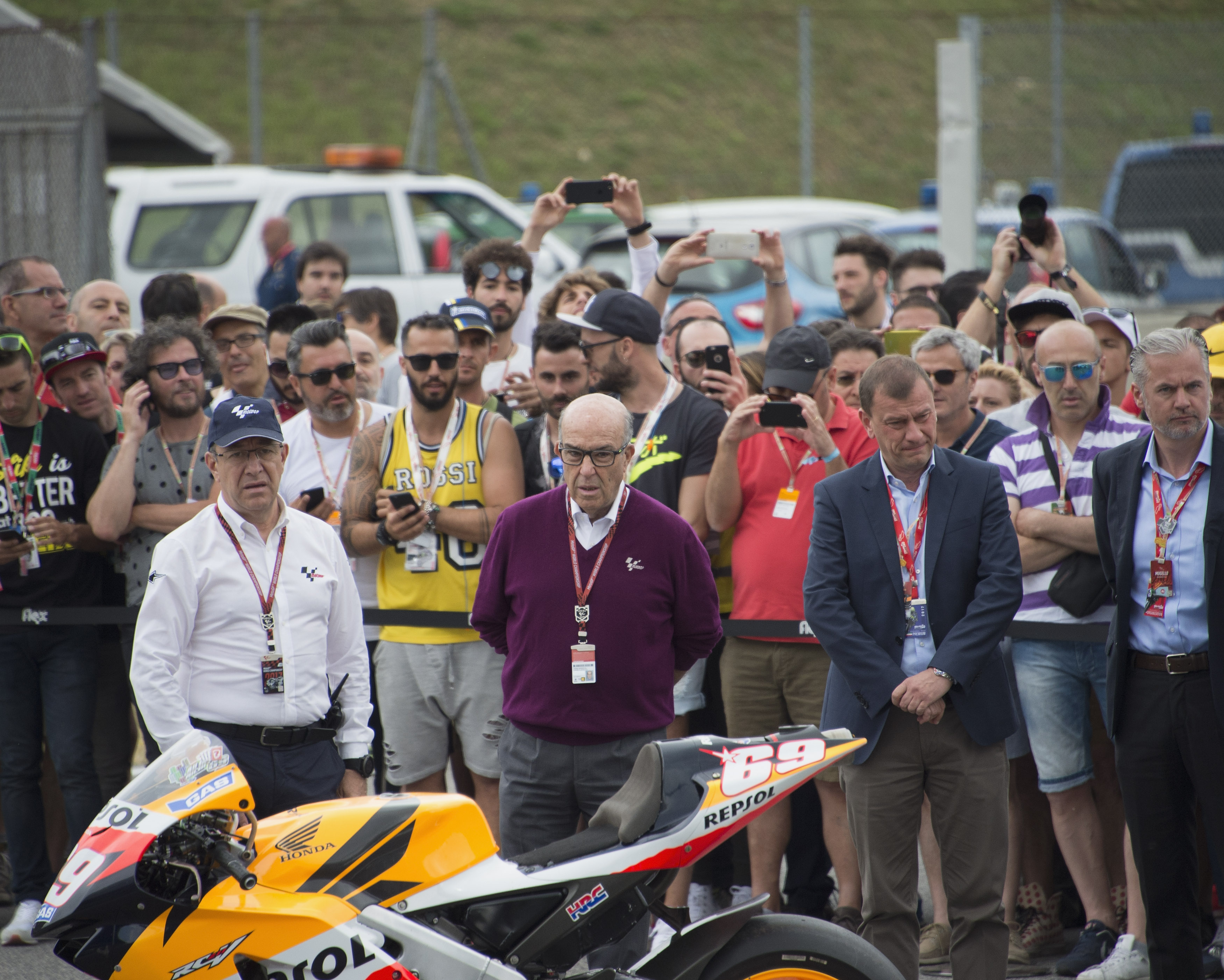 Пилоти и фенове на MotoGP почетоха Ники Хейдън