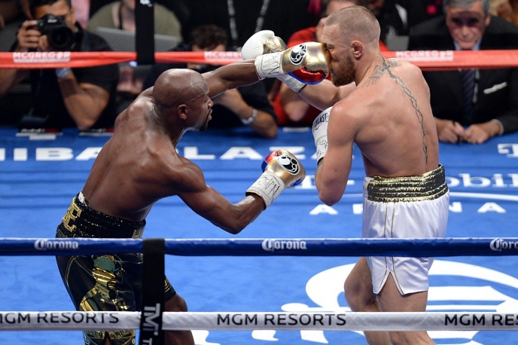  Флойд Мейуедър завоюва Битката на годината, откакто победи с механически нокаут Конър Макгрегър в 10-ия рунд 