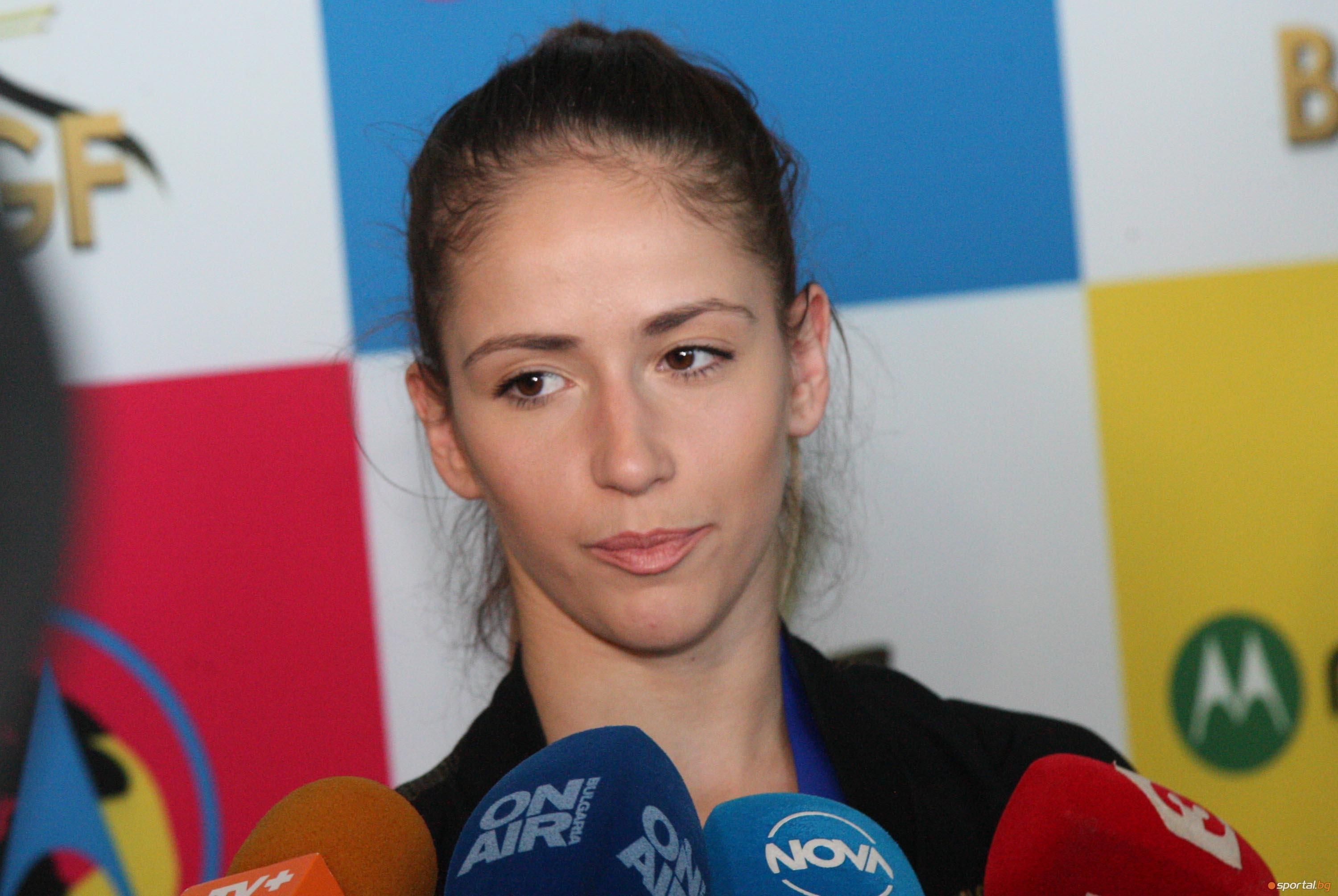 Ансанбъла на България  по худ. гимнастика се прибра от Италия