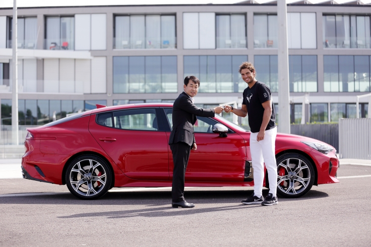  Рафаел Надал взе Kia Stinger 