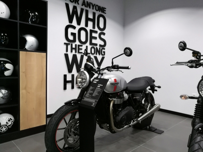 Легендарните британски мотоциклети Triumph дойдоха в новия си дом в София