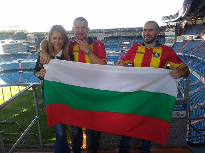 Възхитителната Инес развя българското знаме