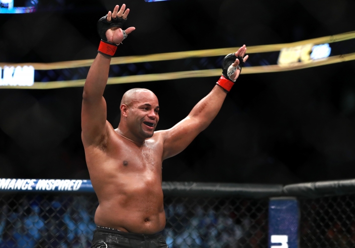  Даниъл Кормие унищожи Волкан Йоздемир на UFC 220 