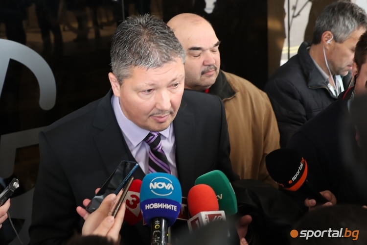  Екипът на Любо Пенев демонстративно напусна конгреса на БФС 