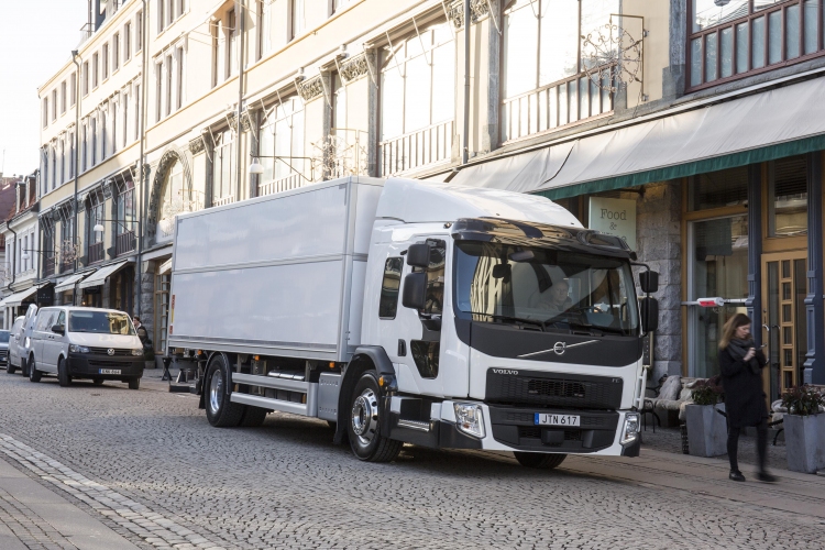  Volvo FE с нови функционалности за сложни задания в градска среда 