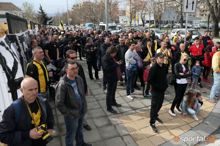 Феновете на Ботев си поискаха стадиона