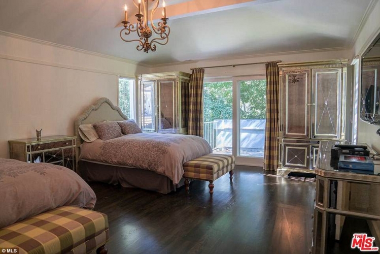  Баровското имение в Бел Еър, което Серина Уилямс продава 