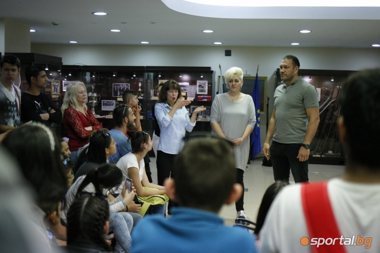 Кубрат Пулев се срещна с деца с увреден слух в Музея на спорт