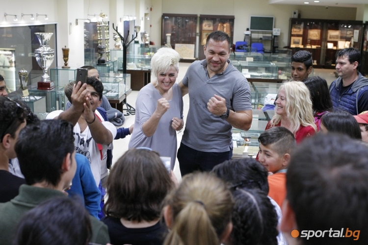 Кубрат Пулев се срещна с деца с увреден слух в Музея на спорт