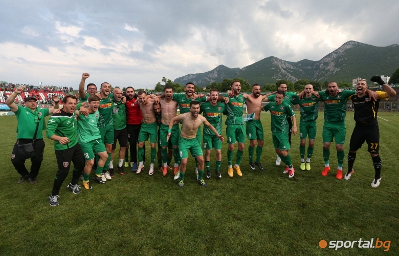 Ботев (Враца) вдигна купата на втора лига