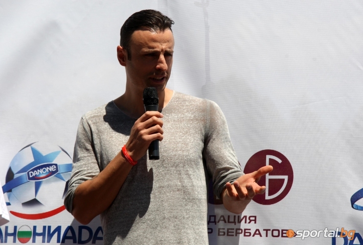  Димитър Бербатов награди спечелилия в 